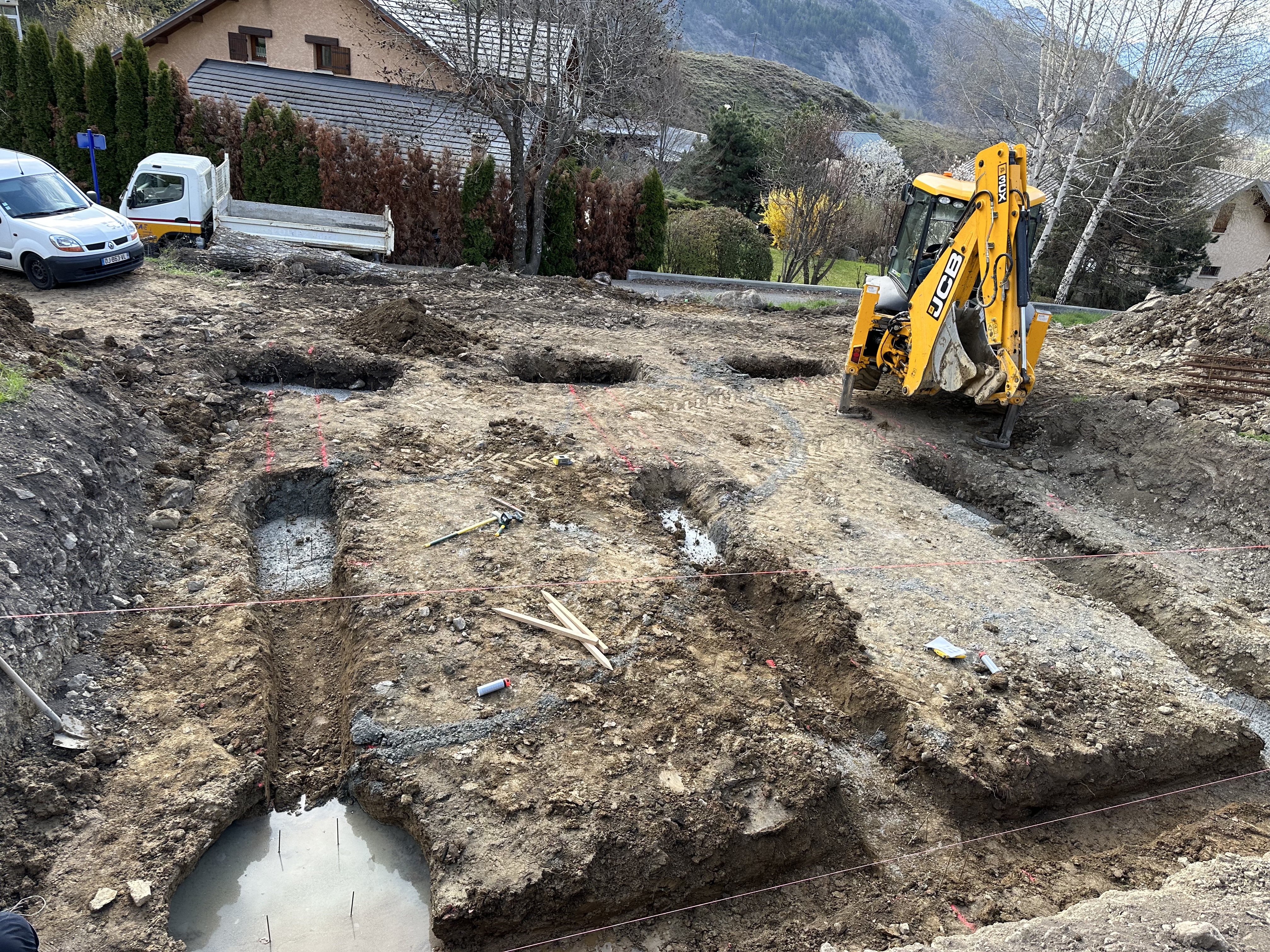 Terrassement tranchées fondations SCB