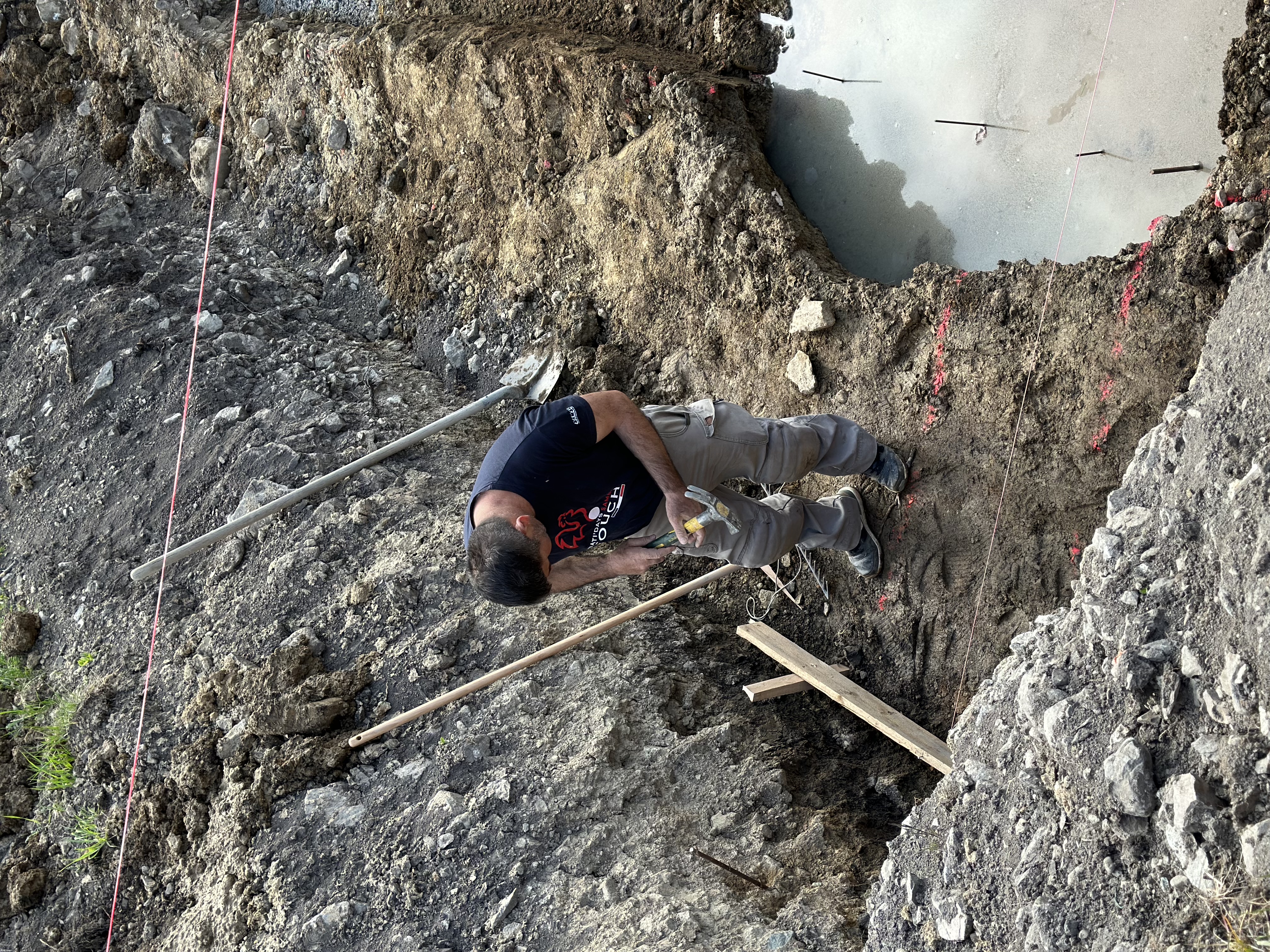 Ouvrier ferraillage tranchée SCB