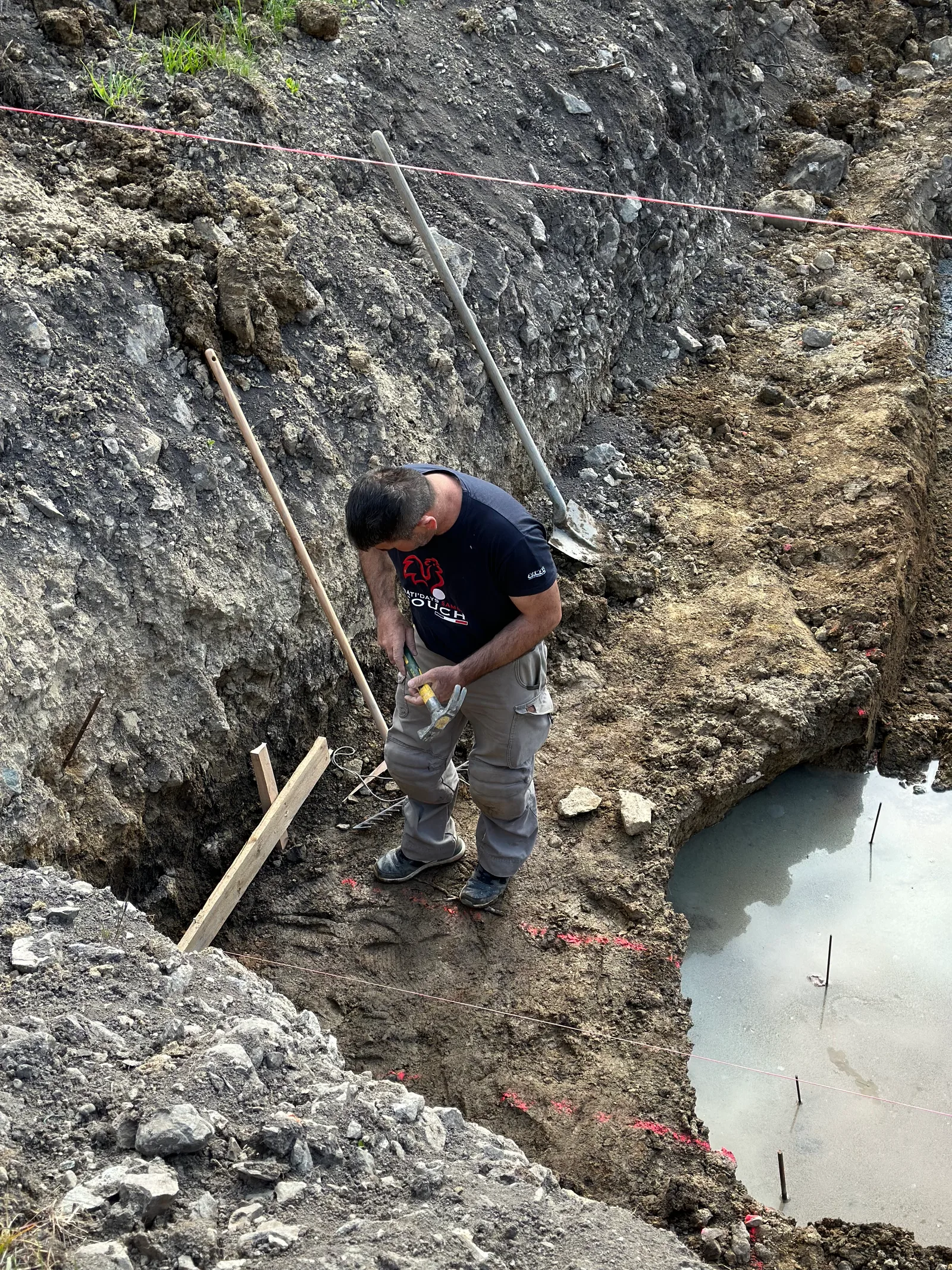 Ouvrier ferraillage tranchée SCB